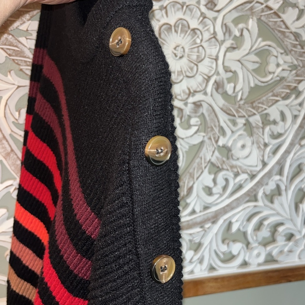 T Tahari Black Crew neck Super Plush Rainbow Stripe Sweater sz Large EUC - Picture 5 of 7